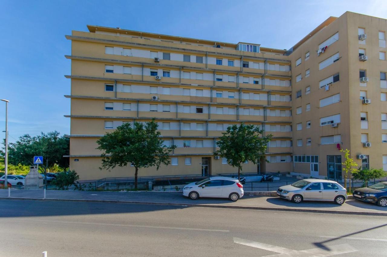 Modern Apartment With Sea View And Secure Garage Split Exterior photo
